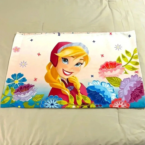 Disney’s Frozen Ana and Elsa standard size pillow case EUC - Picture 1 of 5